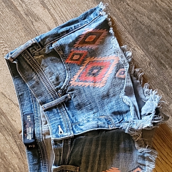 7 Hollister Short-Shorts EUC with Bright Color Details - Picture 3 of 7